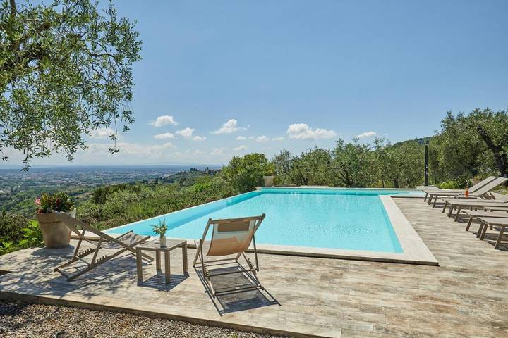 Ferienwohnung für 2 Personen, mit Balkon und Whirlpool sowie Terrasse und Garten