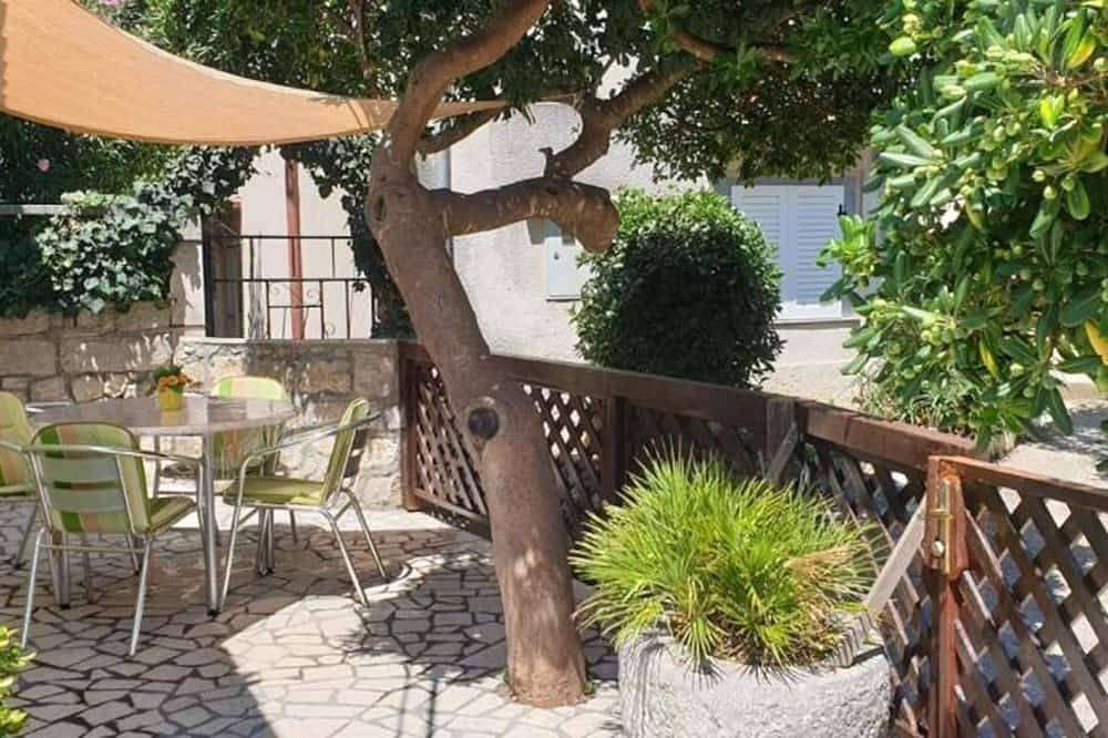 Ganze Wohnung, 2-Zimmer-Ferienwohnung mit Terrasse Cunski, Losinj in Cunski, Lošinj (Kvarner Bucht)