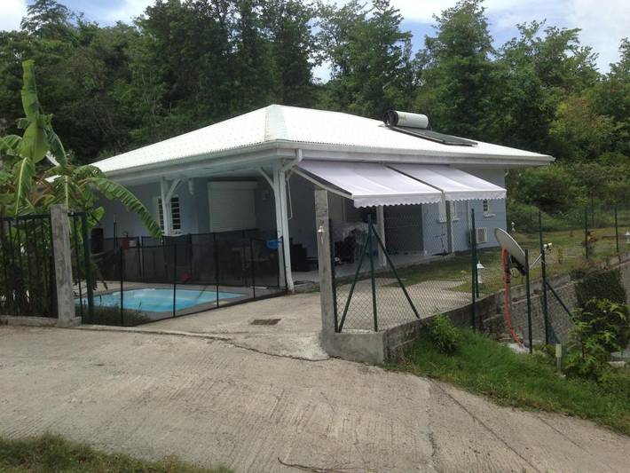 Villa pour 6 personnes, avec jardin et piscine ainsi que vue et terrasse, animaux acceptés