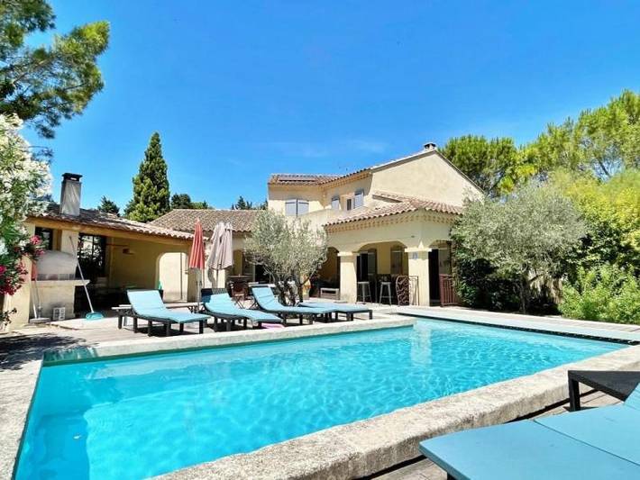Maison d’hôte pour 16 personnes, avec Balcon et Jacuzzi ainsi que Terrasse et Jardin