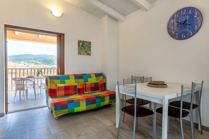 Appartamento intero, Appartamento per vacanze "Vista mare" con balcone privato e aria condizionata in Isola Rossa, Trinità d'Agultu e Vignola