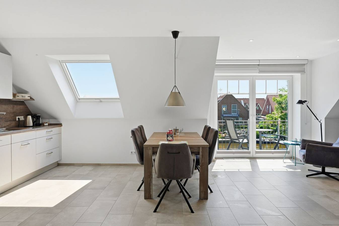 Ganze Wohnung, Neue Ferienwohnung (80qm) für 2 Personen mit Balkon in traumhafter Lage in Greetsiel, Krummhörn