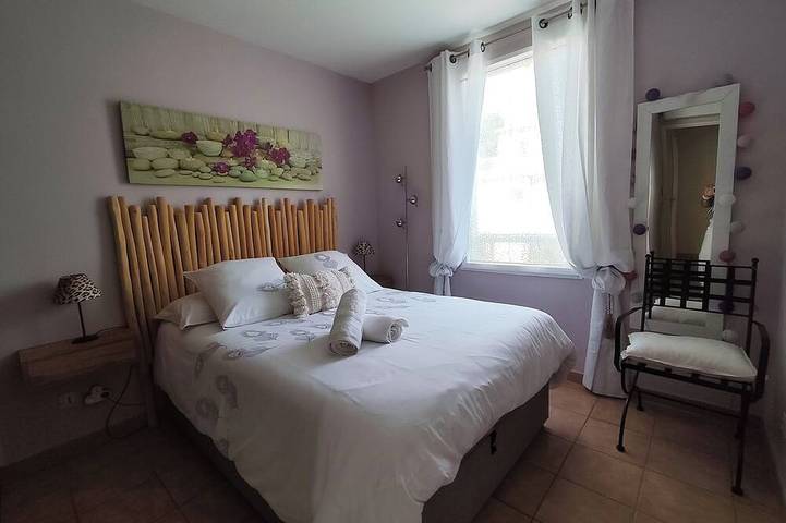 Entire apartment, Quiet one-bedroom apartment in the luxury La Coudoulière residence—Everything Within Walking Distance! Beaches 400 meters away in La Coudoulière, Six-Fours-les-Plages