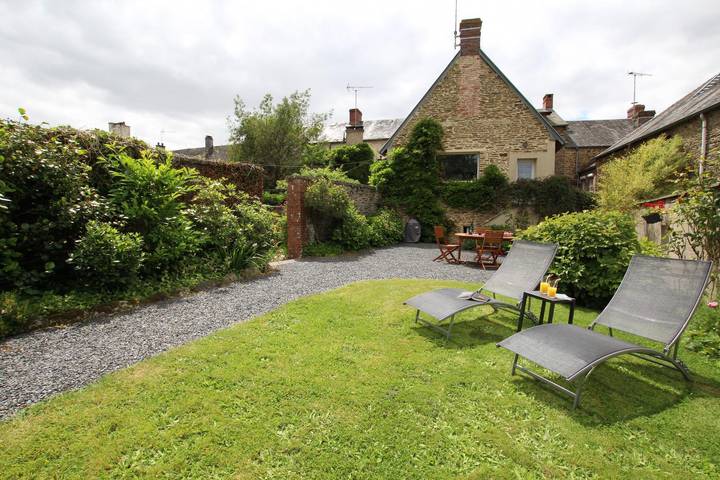 Cottage per 2 persone, con giardino in Francia
