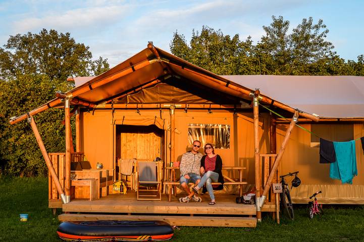 Glamping voor 5 personen, met terras en balkon/terras in Twente