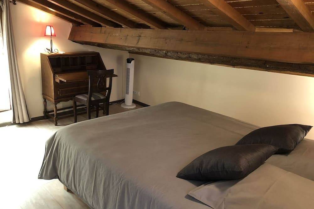 La Maison des Tisserands in Villefranche-de-Conflent, Parc naturel régional des Pyrénées catalanes