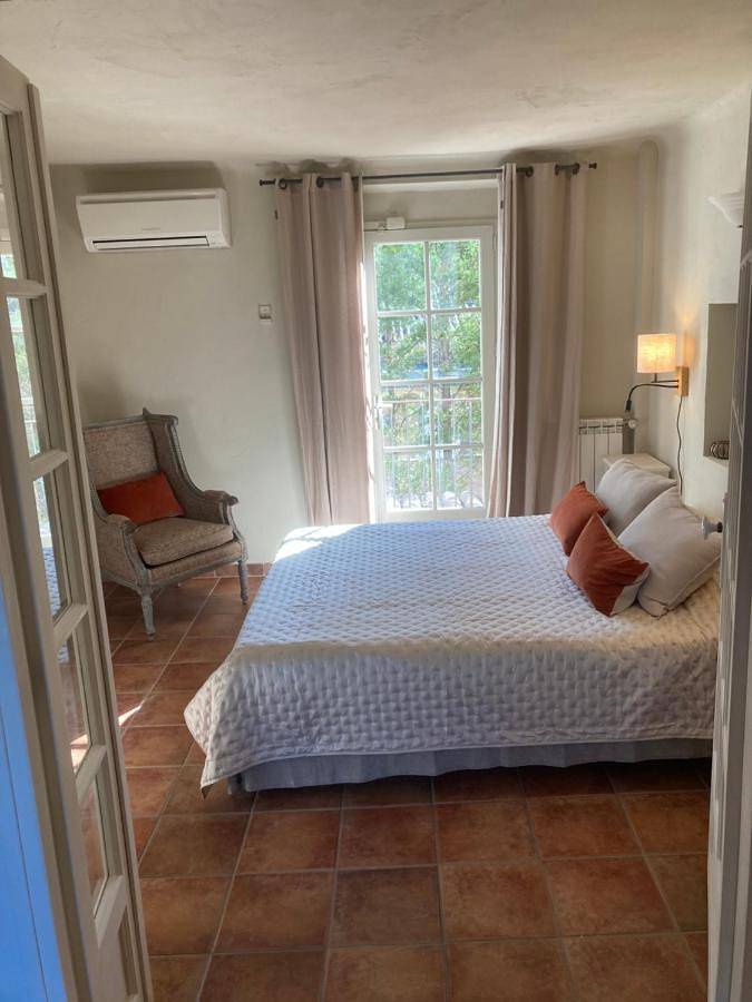 Double Room with Balcony in Villecroze, Région de Draguignan