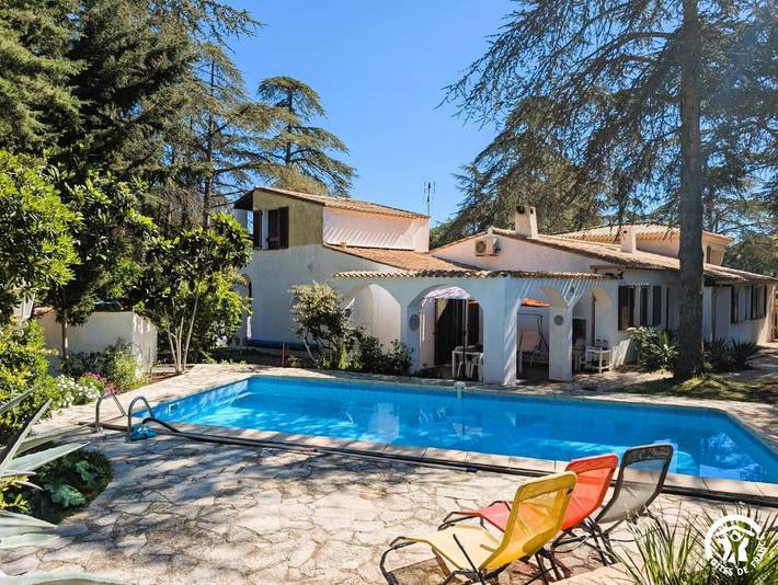Gîte pour 4 personnes, avec Terrasse ainsi que Jardin et Piscine à Agde