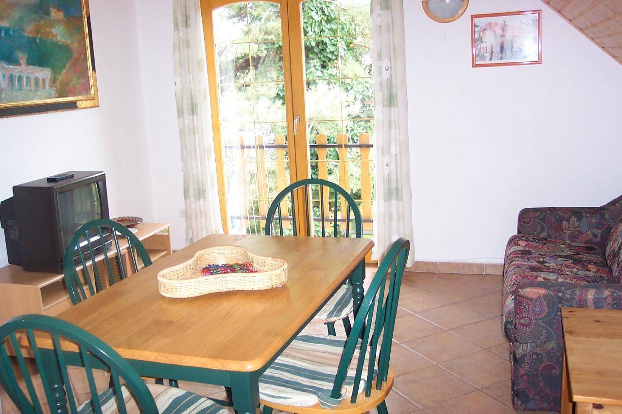 Ganze Ferienwohnung, Appartement B in Strandnähe mit Terrasse und Grill in Balatonföldvar, Plattensee Südufer