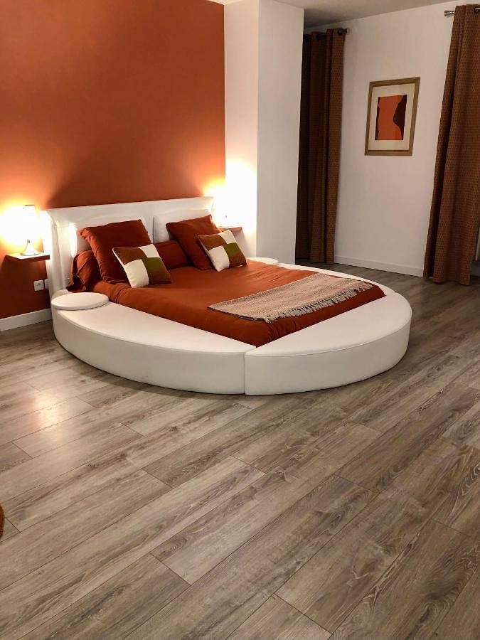 Location de vacances pour 2 personnes, avec terrasse et vue ainsi que piscine et jardin à Magnac-sur-Touvre - 3