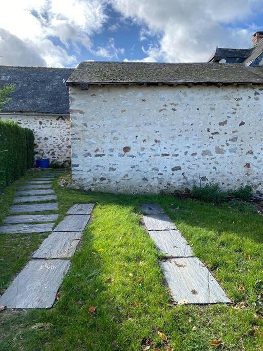 Location de vacances pour 4 personnes, avec Terrasse ainsi que Jardin et Vue à Gennes - 2