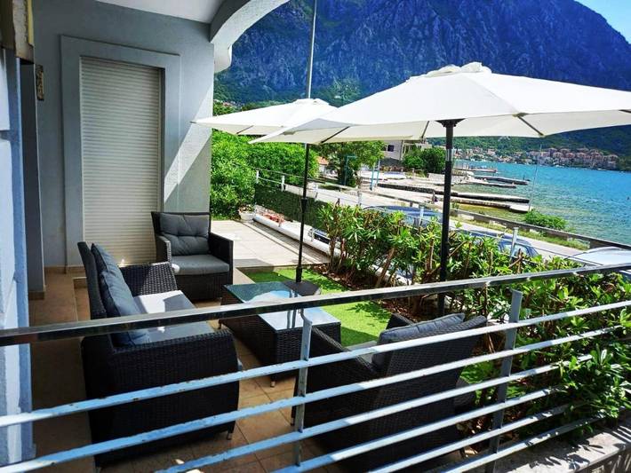 Gîte pour 6 personnes, avec vue et jardin dans Risan