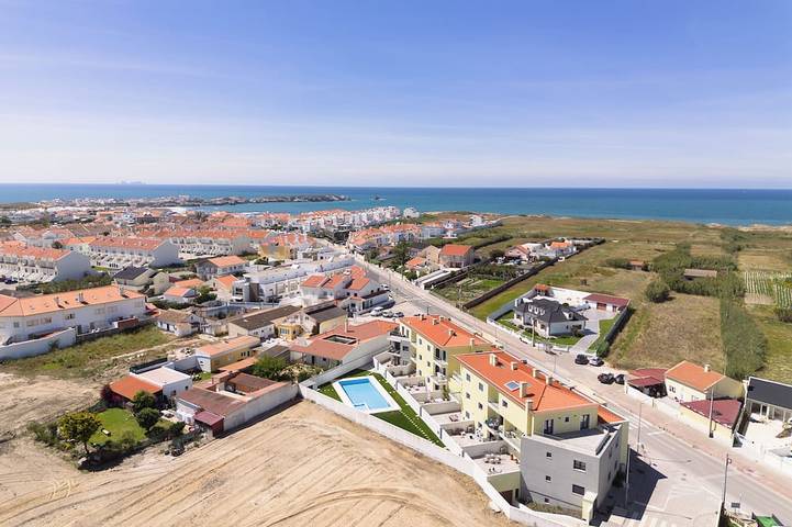 Ferienhaus für 4 Personen, mit Balkon und Pool sowie Garten in Baleal