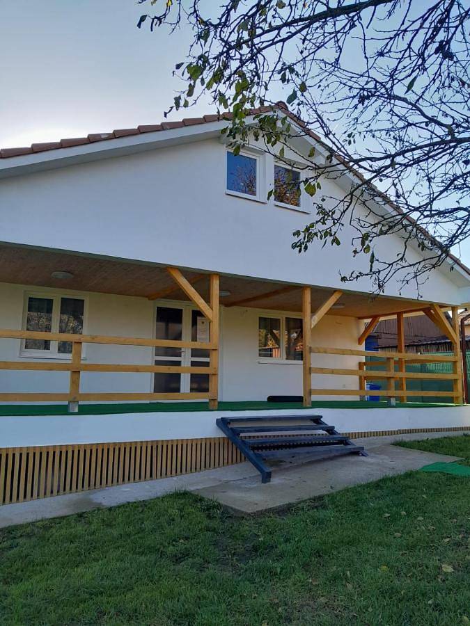 Location de vacances pour 12 personnes, avec piscine et bassin pour enfant ainsi que vue et jardin dans Cluj-Napoca - 2