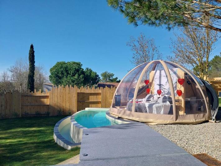 Tente pour 2 personnes, avec Terrasse et Jacuzzi ainsi que Jardin et Piscine