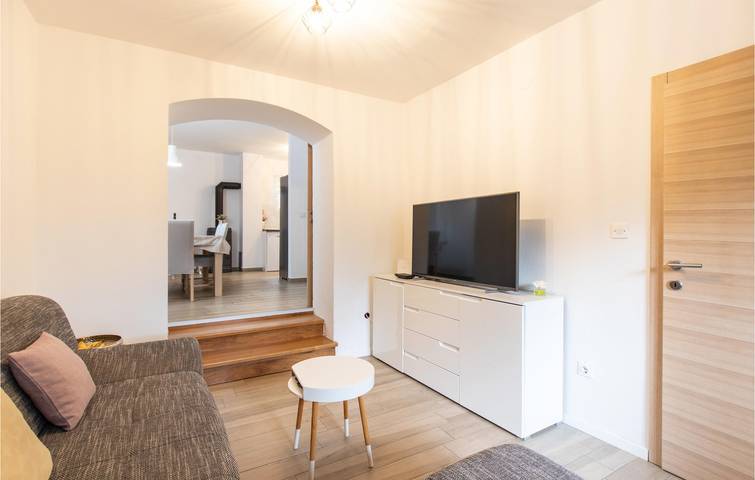 Gemütliche Ferienwohnung mit Meerblick, Terrasse, WLAN und Küche – 1 km von der Küste entfernt in Pridraga, Donji Karin