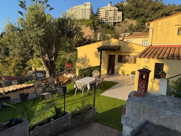Villa pour 6 personnes, avec Balcon et Terrasse ainsi que Jardin et Vue à Beausoleil