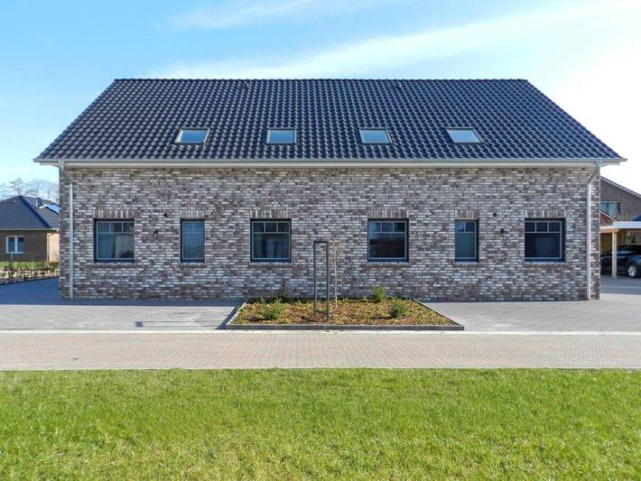 Ferienhaus für 9 Personen, mit Sauna und Whirlpool sowie Balkon und Garten in Niedersachsen - 2