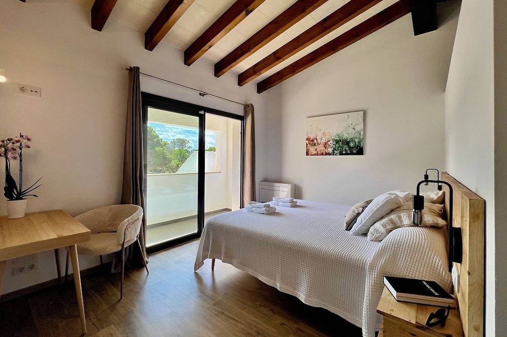 Luxurious, quiet surroundings, the beach at 10 min walk in Cala Morell, Ciutadella