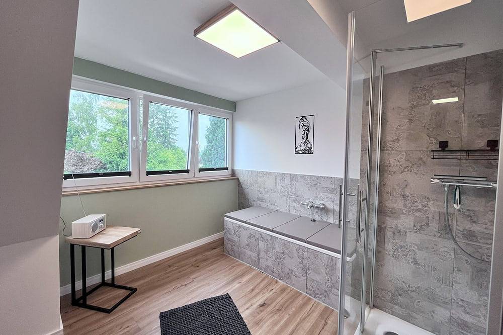 Schuppen 30 bei Hamburg zwischen den Meeren. Billard, Dart, Sauna, sehr luxuriös in Schmalfeld, Kreis Segeberg