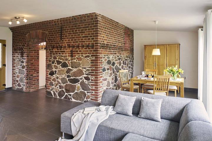 Ferienhaus für 4 Personen, mit Terrasse und Garten sowie Pool und Sauna