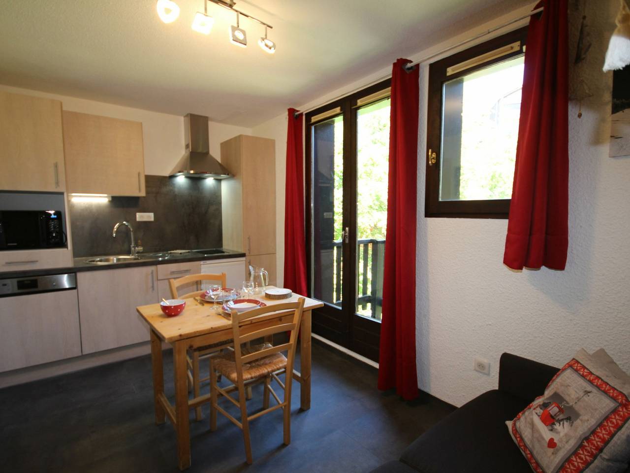 Monolocale intero, Cozy Studio in Hauteluce, Balcony, Ski Storage, Near Center & Slopes in Les Saisies, Albertville e dintorni
