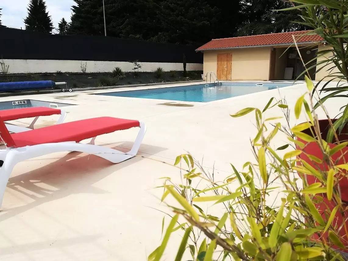 Mobil-home Mercure confort 2 dormitorios terraza 4 personas in Saint-Bonnet-le-Château, Montbrison