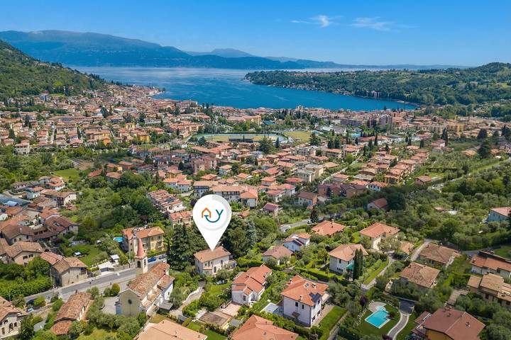 Villa für 16 Personen, mit Balkon und Terrasse sowie Kinderpool und Seeblick in Salò