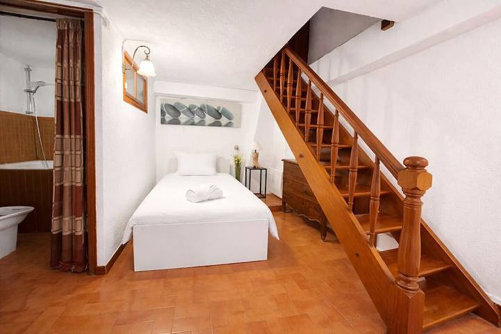 Location de vacances pour 5 personnes, avec jardin à Saint-André-de-la-Roche - 4