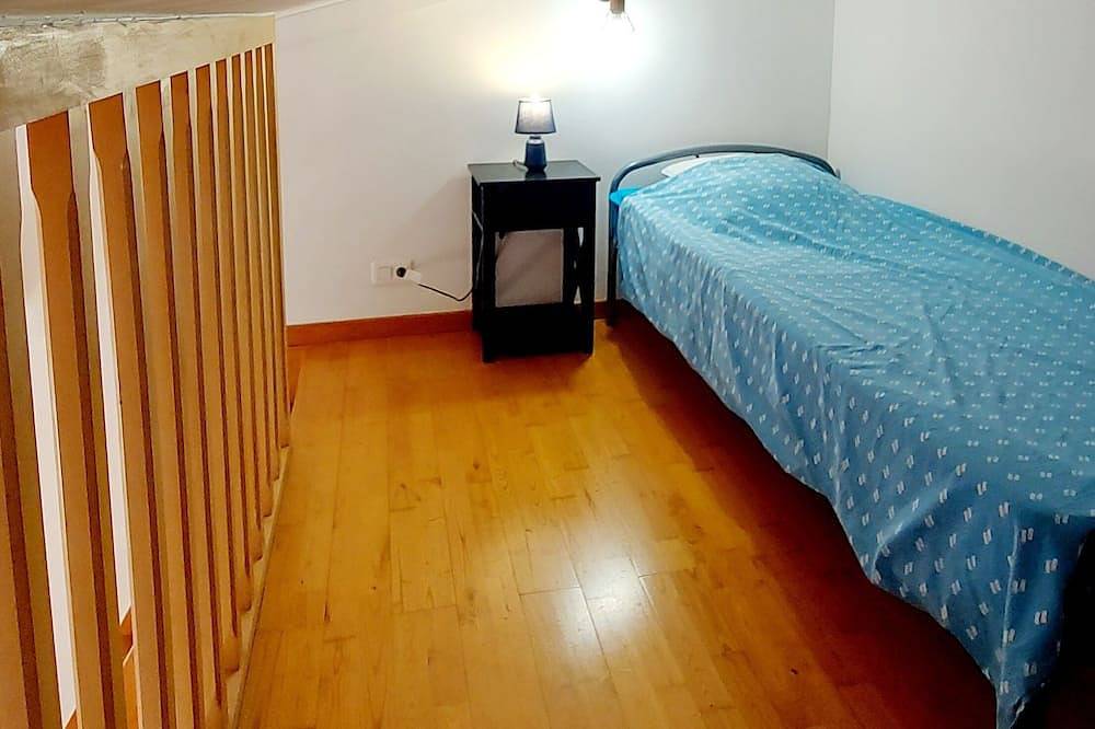 Chez Elle. Charming house located in the center of town, on a quiet pedestrian street. in Oraison, Alpes de Alta Provenza