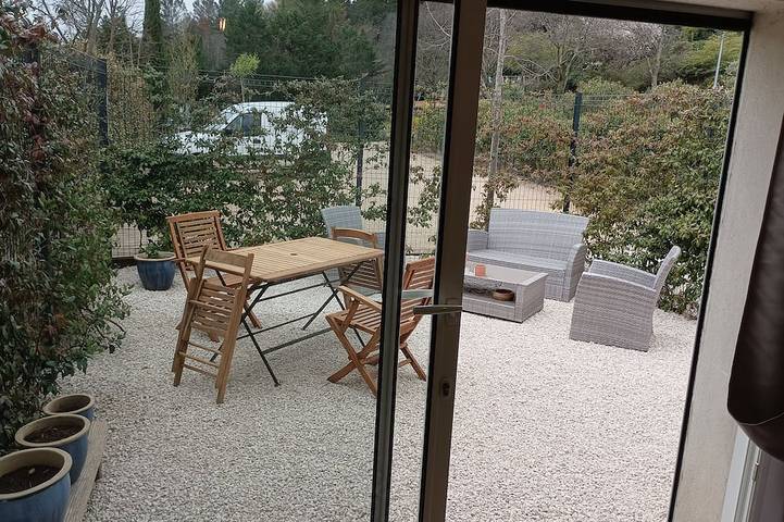 Appartement entier, Situé sur les auteurs de Lodève Axé piscine hors-sol du propriétaire in Lodève, Région de Lodève