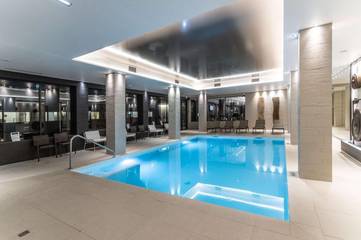 Hôtel pour 2 personnes, avec sauna et piscine ainsi que terrasse et jacuzzi, animaux acceptés à Chassieu