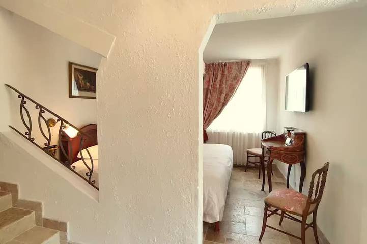 Location de vacances pour 13 personnes, avec piscine ainsi que jardin et terrasse, animaux acceptés à Rochecolombe - 4