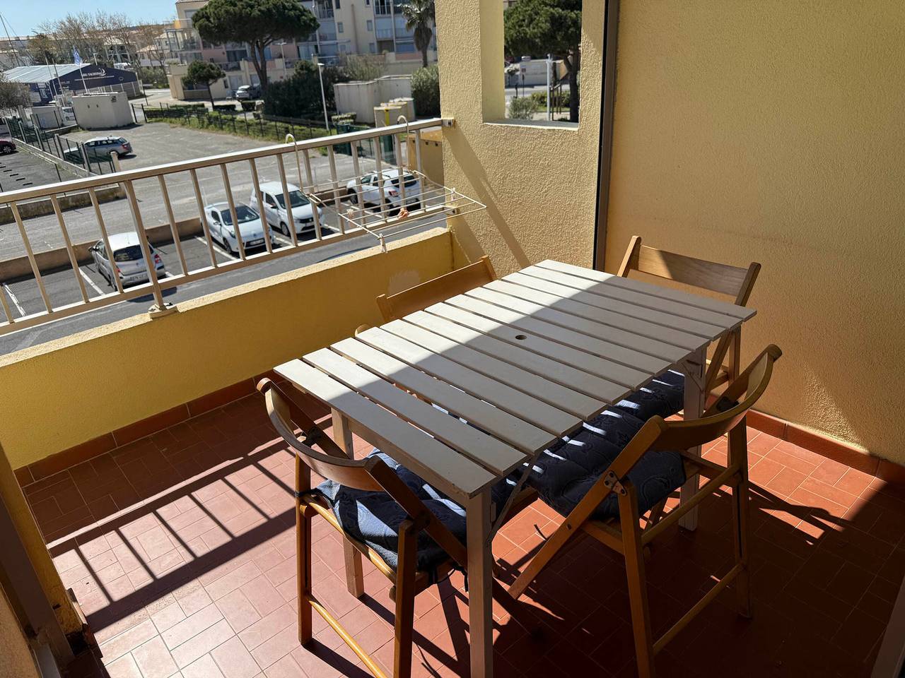 Ganzes Studio, Gruissan: Gemütliches Studio für 4 Pers. mit Loggia, privatem Parkplatz, nahe der Küste in Gruissan (Ville), Gruissan