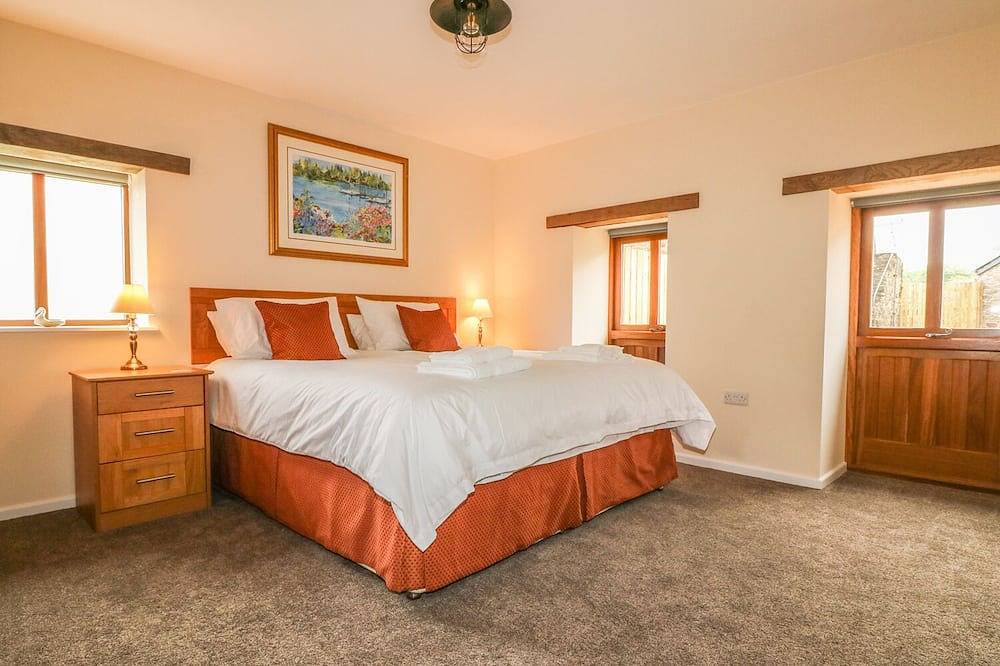Swifts Barn, pet friendly, character holiday cottage in Brixham in Stoke Gabriel, Devon