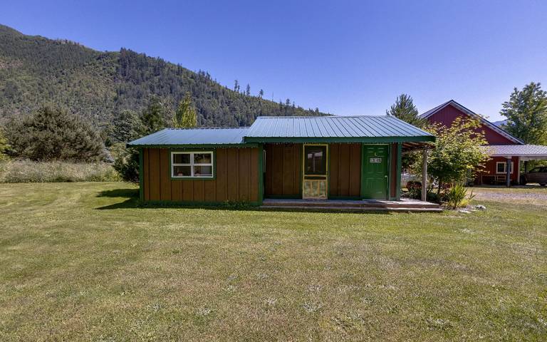 Log cabin for 4 people in Washington