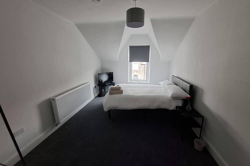 Stylish 4-Bed  with Sauna /Jacuzzi City Centre Location near Stadium of Light in Sunderland