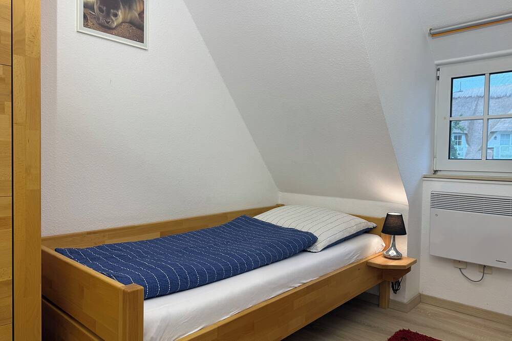 Ganze Wohnung, Reethaus Seeschlößchen, Fewo Westmöwe, nur 200m bis zum Strand in Büsumer Deichhausen, Nordseeküste
