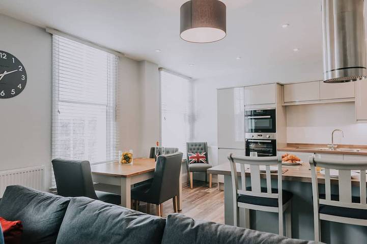 Apartment for 6 people in Windsor