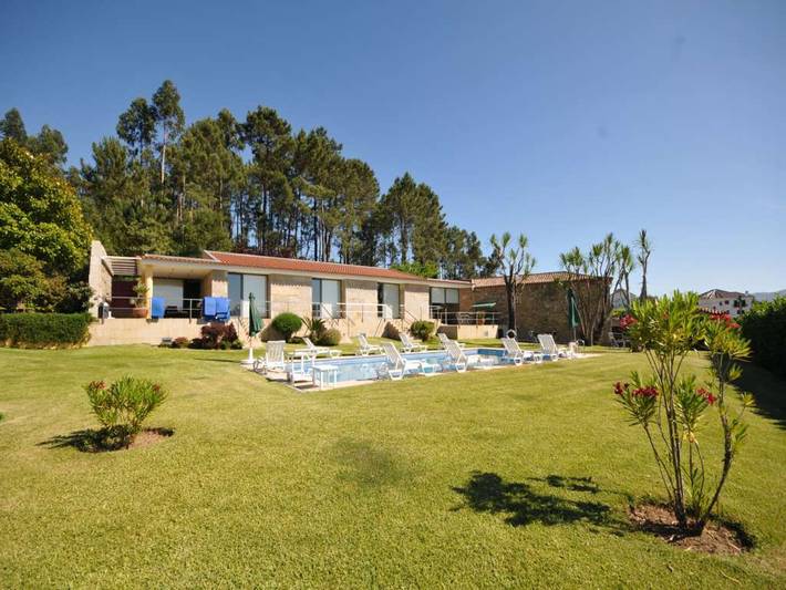 Casa de férias para 12 pessoas, com varanda em Paredes de Coura