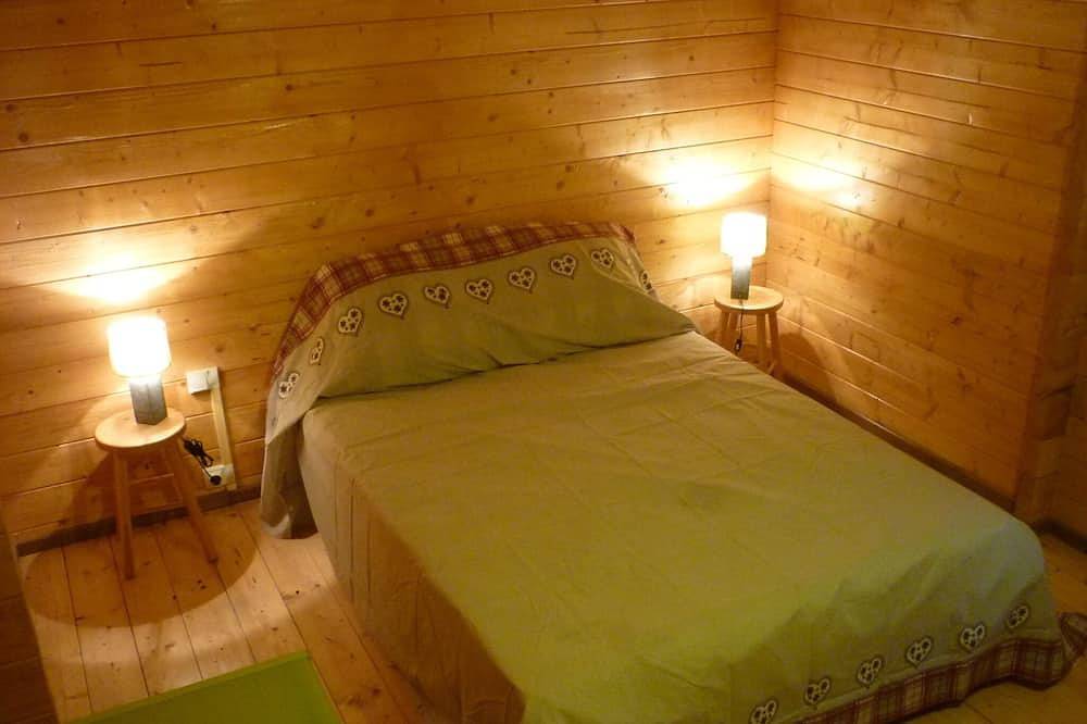 Location Chalet Bois En Pleine Nature in Neschers, Région de Besse-et-Saint-Anastaise
