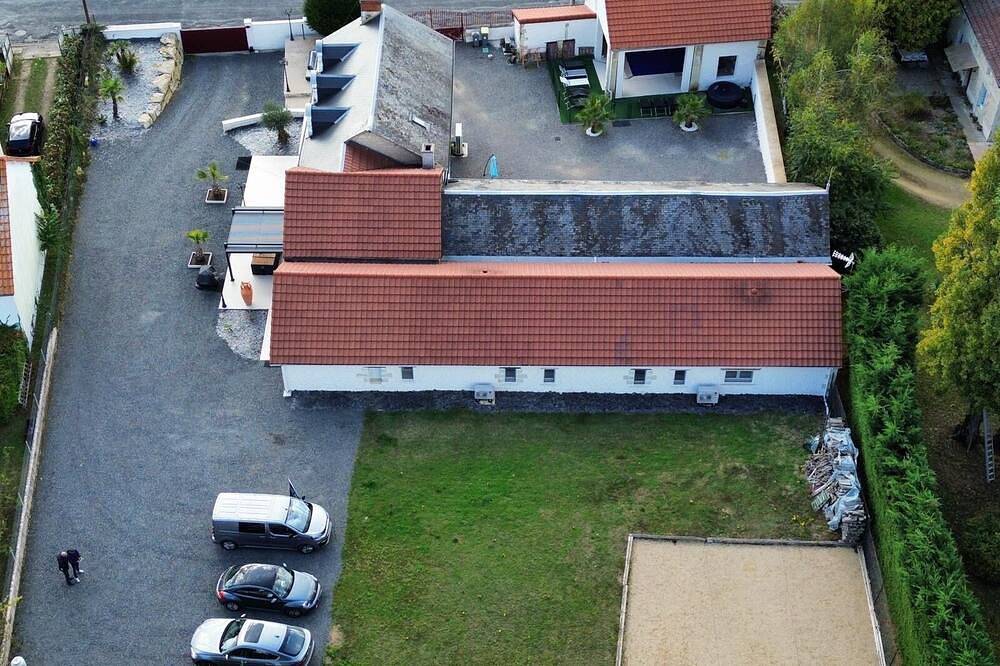 10 minutes from the Futuroscope - Guest house with pool and spa in Marigny-Brizay, Vienne