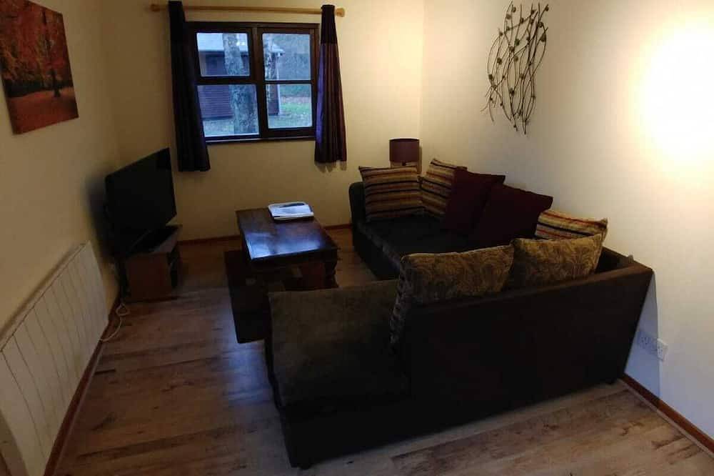 Innenpool. Schöne 2-Bett-Lodge für 4 Personen in 5 Hektar wunderschönem Wald in Shadoxhurst, Ashford und Umgebung