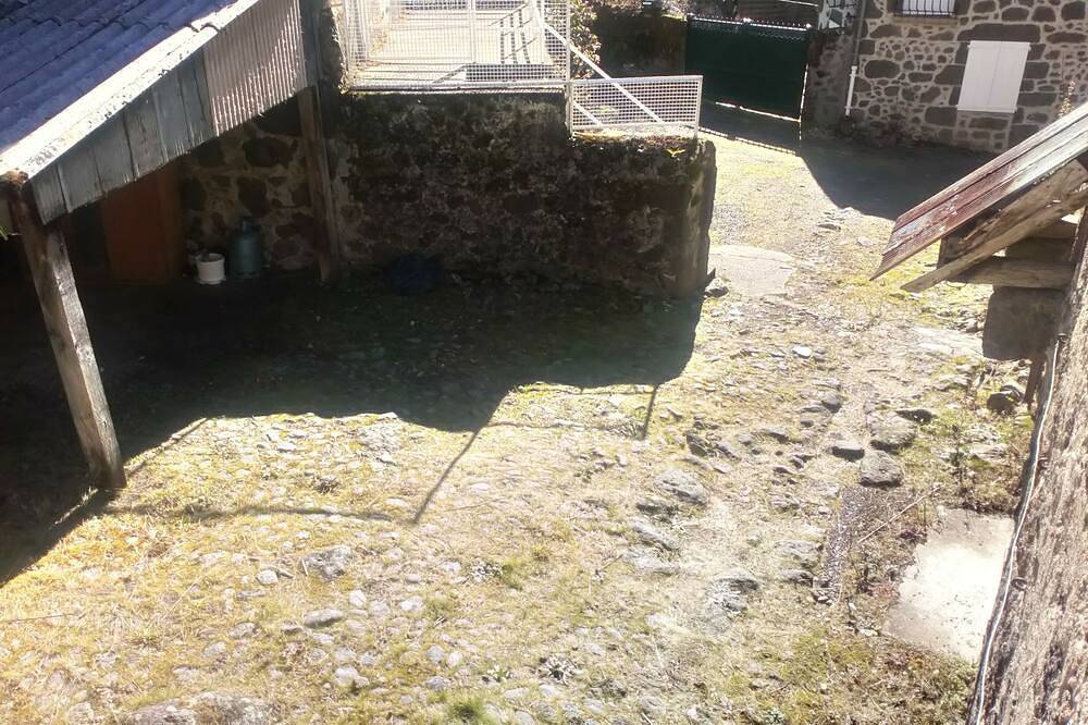 Gîte 50 m² , dans un petit bourg de vallée au bord de la rivière l'aspre. in Fontanges (homonymie), Parc naturel régional des Volcans d'Auvergne