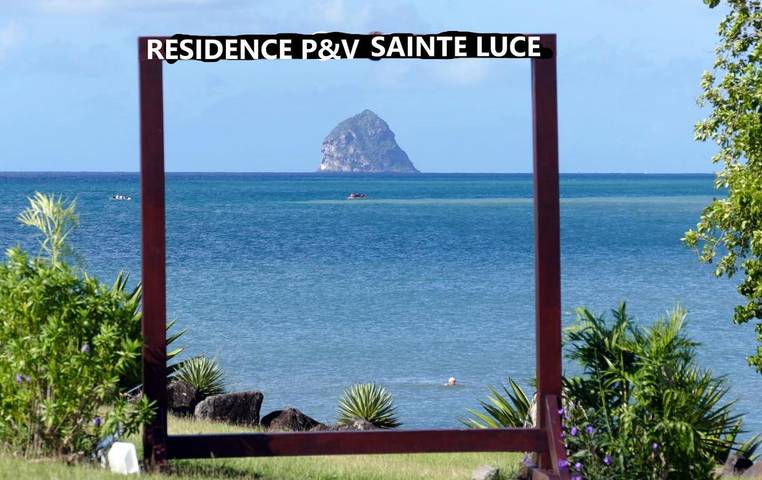 Gîte pour 4 personnes, avec bassin pour enfant et jardin ainsi que vue et piscine à Sainte-Luce