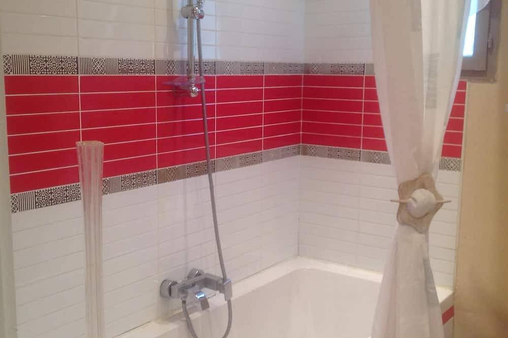 Apartamento entero, Cerca de Aix en Provence<br>Estudio independiente 65 € / nt<br>400 € la semana 1 de octubre / 30/04 <br><br><br><br> in Mimet, Region de Aix-en-Provence