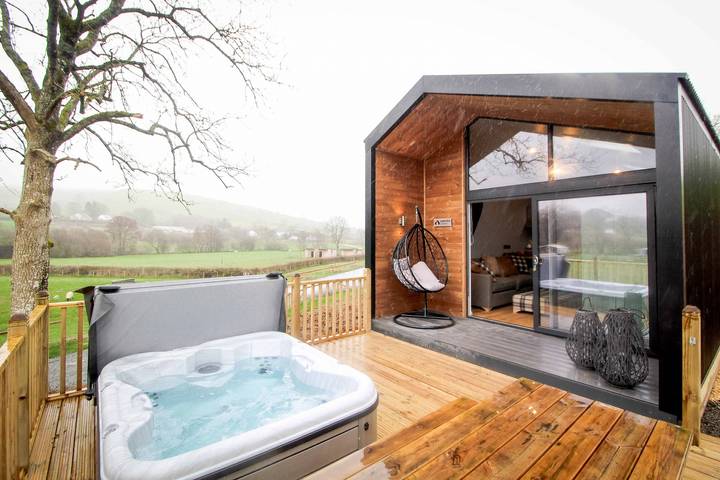 Lodge for 6 people, with hot tub - 1