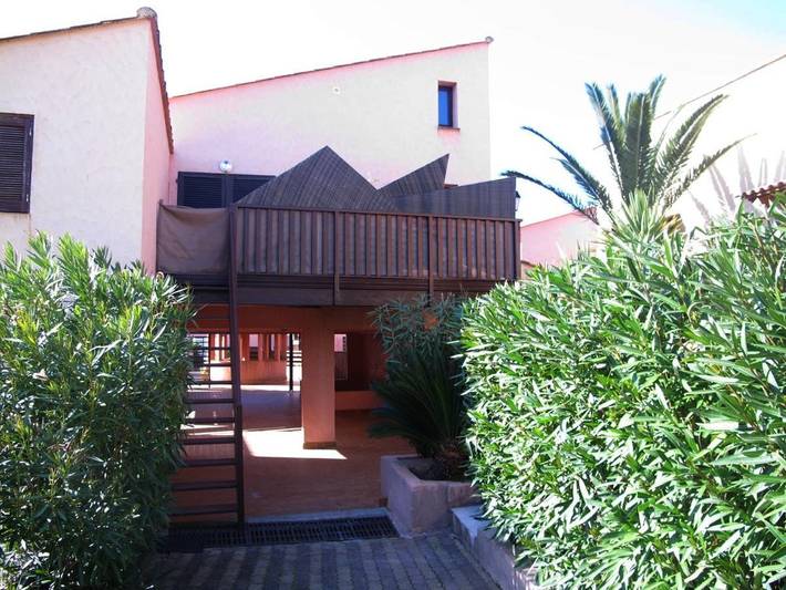 Location de vacances pour 6 personnes, avec balcon ainsi que vue et piscine, adapté aux familles dans Plage d'Agosta - 2