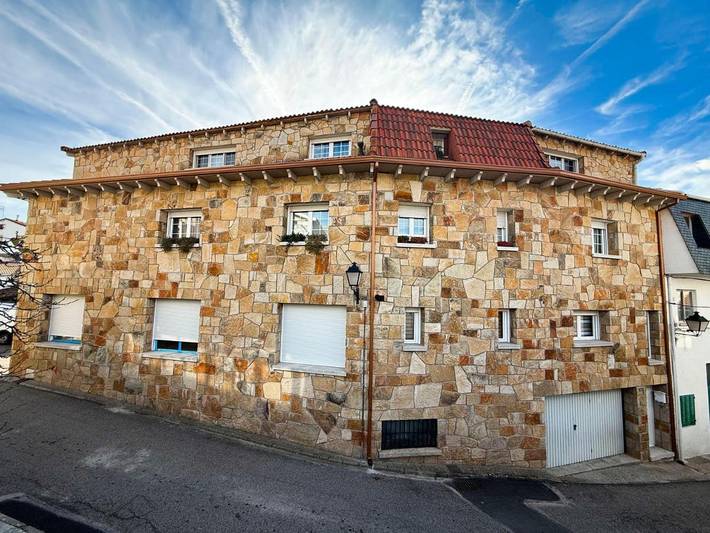 Casa rural para 14 personas, con vistas y terraza en Valdemanco