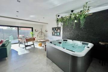 Villa pour 6 personnes, avec jacuzzi ainsi que terrasse et jardin en Alsace